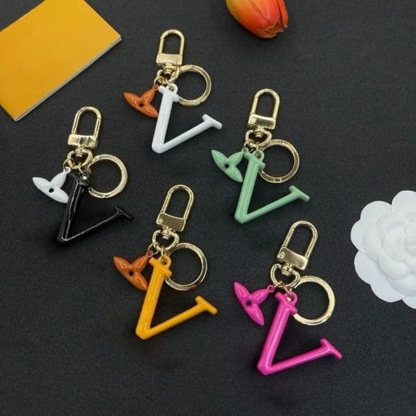 New Macaron Color Keychain Luxury Brand Keychain Stainless Steel Keyrings Fashion Bags Pendant Lovers Car Key Chains Charm for Men Women High Quality Gifts