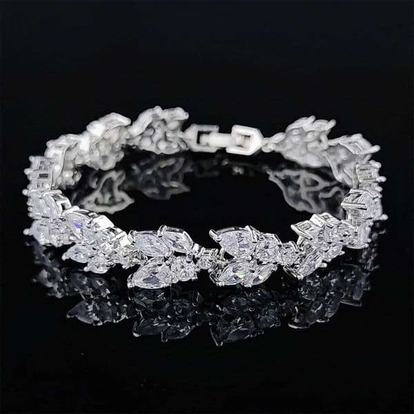 2024 New Luxury silver color on hand Bracelet Bangle For Women Anniversary Gift Jewelry Wholesale S6106 S260314