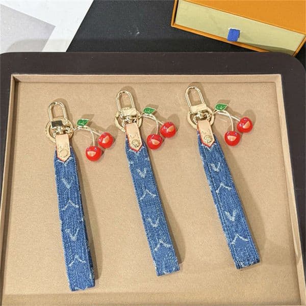 Designer Key Chain Letter Keychains Classic cherry Pattern Car Keychain Unisex Couple Gifts Lanyards Key Z260505
