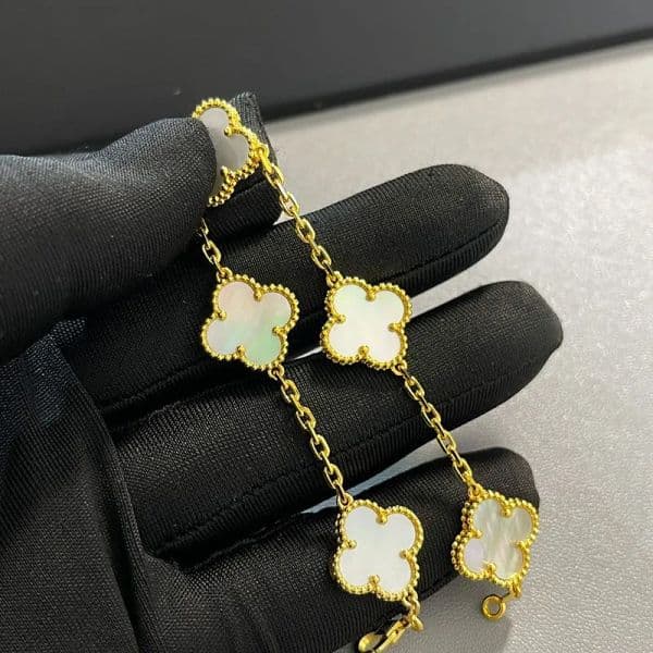 Four leaf clover bracelet charm bracelet designer bracelets retro jewelry mother of pearl white black red lady moissanite bracelet designer for women