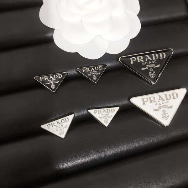 Luxurious designer letter "P" inverted triangle-shaped letter stud earrings