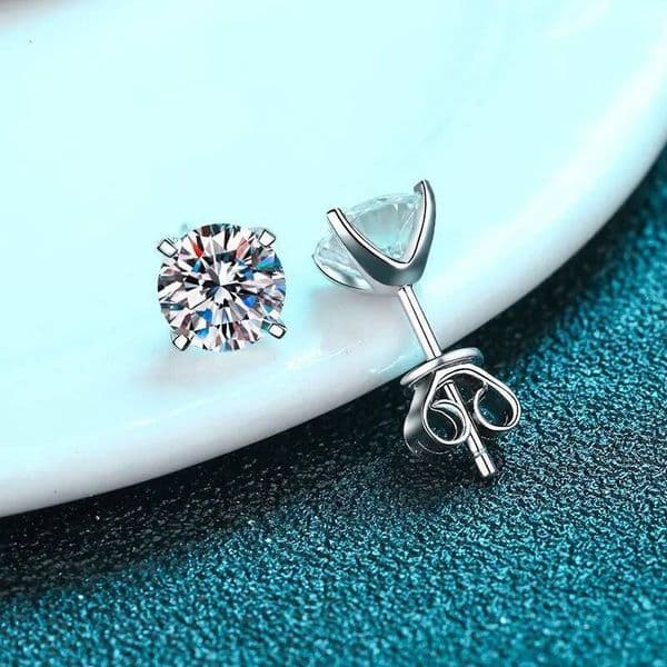 Fashion Jewelry S925 Sterling Silver Moissanite Stud Earrings for Women Classic, Minimalist 4 Prong Diamond Stud Earrings