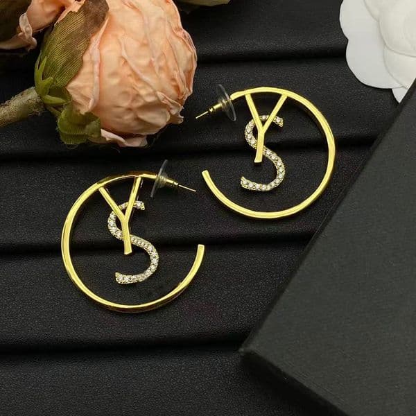 Designer classic style women's diamond letter round multistyle earrings fashionable jewelry suitable for festive gatherings