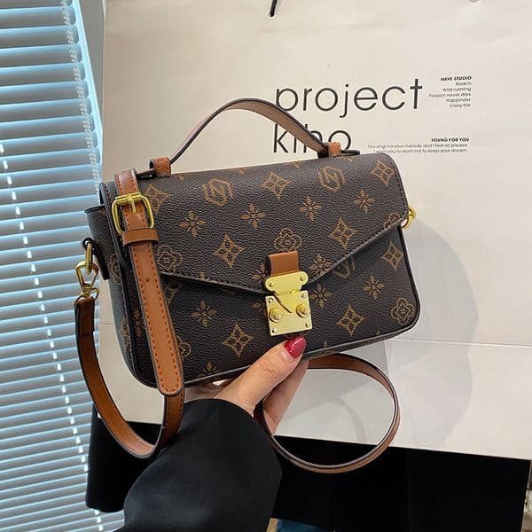 High-end niche design womens single-shoulder bag 2025 new style crossbody retro versatile hand-held high-end small square bag for women
