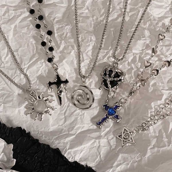 Y2K Sweet Cool Girl Personalized Creative Cross Love Sun Vortex Star Pendant Necklace Suitable for Womens Daily WearXJ260317