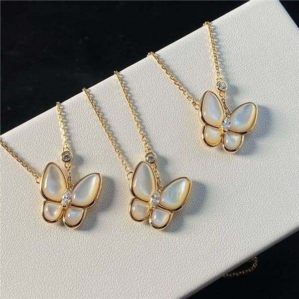 Designer Jewelry Vanry cleef Natural White Mother-of-Pearl Butterfly Necklace Elegant Versatile Blue Turquoise Clavicle Chain 18K Gold Plated Non-Fading Pendant