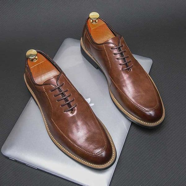 High End Brand Mens Party Formal Shoes Lace Up Pointed Mens Glossy Leather Shoes Classic Elegant Business Shoes Free DeliveryZ260317