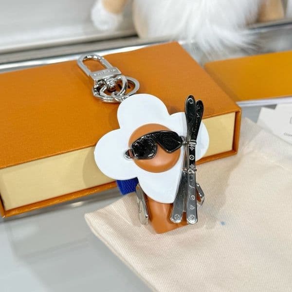 Designer Keychain Luxury Bag Charm Keychains For Women Leather Keyring Classic Letters Bag Pendant Key Chains Gift thumbnail 2