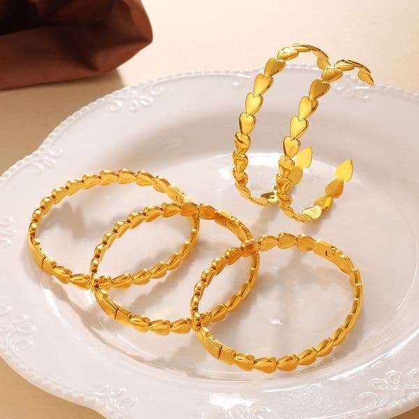 European and American cross-border minimalist geometric heart-shaped C-shaped bracelet, stainless steel plated with 18K gold, personalized, fashionable, and