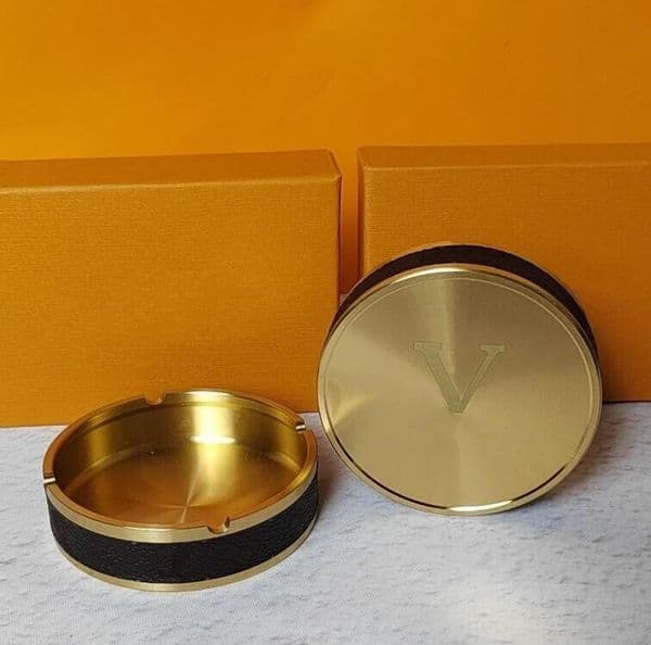high quality 2026 Designer fashion Retro thick L letter printed Old flower pure copper luxury vintage brand new leather ashtray comes with a gift box