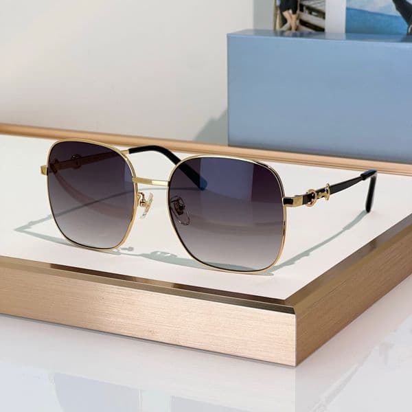 Sunglasses For Optics Men Women 2053 Popular Fashion Summer Travel Avant-Garde Goggles Style Anti-Ultraviolet UV400 Square Metal Full Frame Glasses Random Box