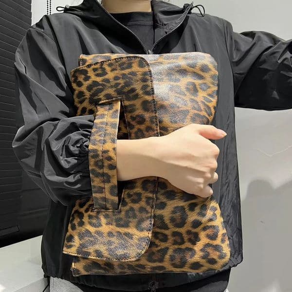 2025 womens leopard print handbag large capacity evening bag envelope full creative shoulder 260316