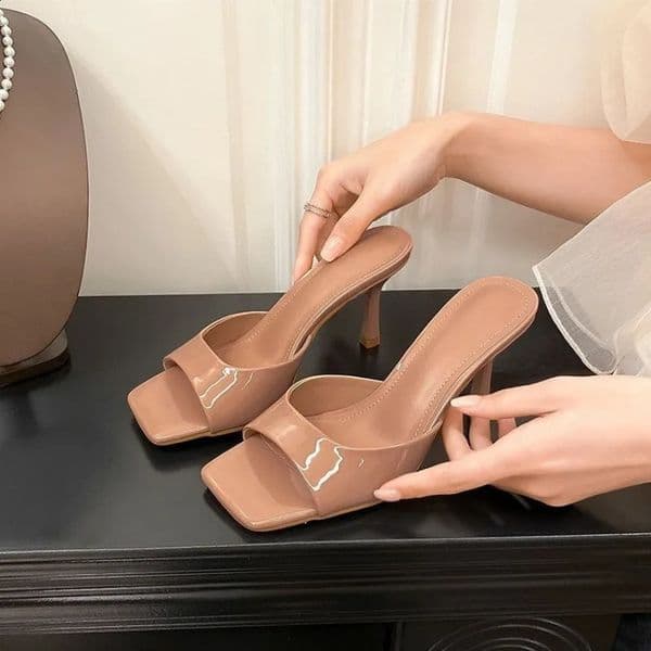 Womens Patent Leather High Heel Sandals Summer Of The Season British Style Square Head Thin Heel Outdoor Large 260317BJ