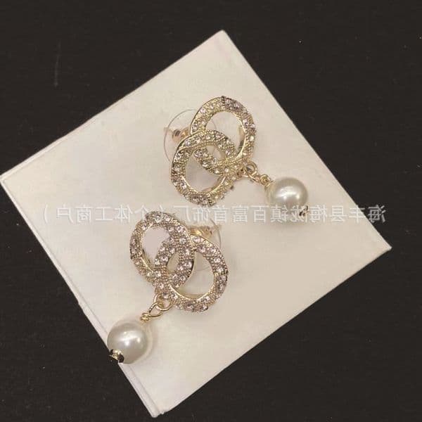 Designer jewelry channels earrings Full diamond pearl classic style stud earrings fashionable and elegant earrings cc earrings