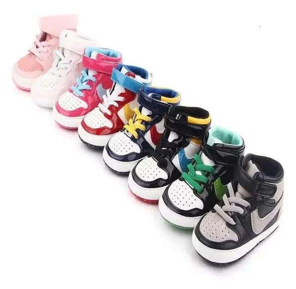 First Walkers Newborn Heart Print Sneakers Casual Soft Sole Prewalker Infant Baby Sports Kids Designer Shoes 502548