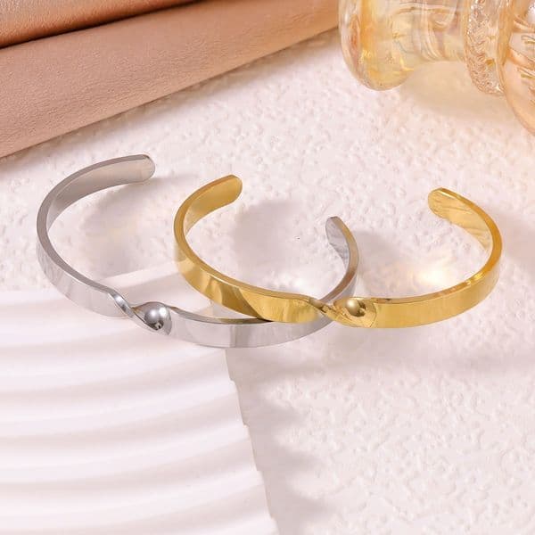 French-style High-end Open For Women Niche European And American Style Stainless Steel Twisted Mobius Geometric C-shaped Bracelet