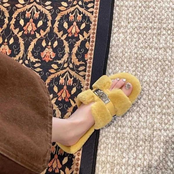 Elegant Fur Slippers for Women 2025 New Fashion Fluffy Warm Flat Shoes Home Indoor Floor Shoes Sandals High End Footwear Q251230