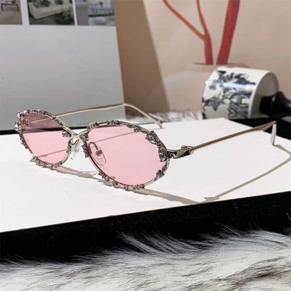 Fashion New Womens Sunglasses Luxury Round Diamond Creative Design Outdoor Vacation High Quality Women Decorative Glasses