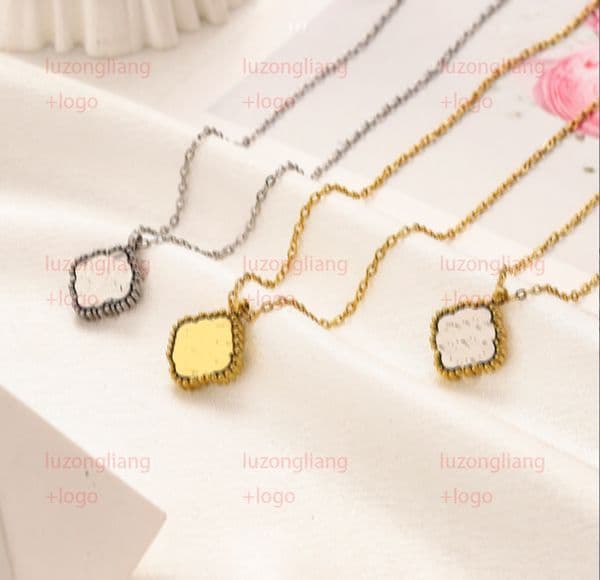 Designer-style cute necklace high-quality jewelry letter necklace, clover-shaped letter necklace 6666