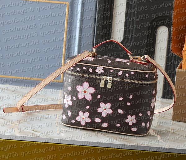 Fashion Cosmetic Bags Cases Designer Shoulder bag luxurys handbags crossbody for woman Chain Tote Bag leather High Quality purse Messenger bag M13747