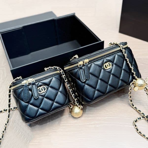 Makeup bag designer bag Luxury vanity bag cosmetic bag Black Sheepskin toiletry bag pouch makeup case Top quality women's wash bag handbag Chain mini bag Crossbody bag