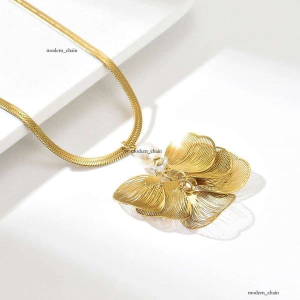 New Ginkgo Leaf Pearl Necklace gold Light Luxury Women's Jewelry Elegant Internet Celebrity Collarbone Chain Factory Wholesale