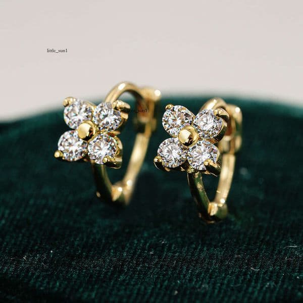 Four-leaf Clover S925 Sterling Silver Moissanite Stud Earrings Luxury Classic High-end Design Source One Piece Wholesale