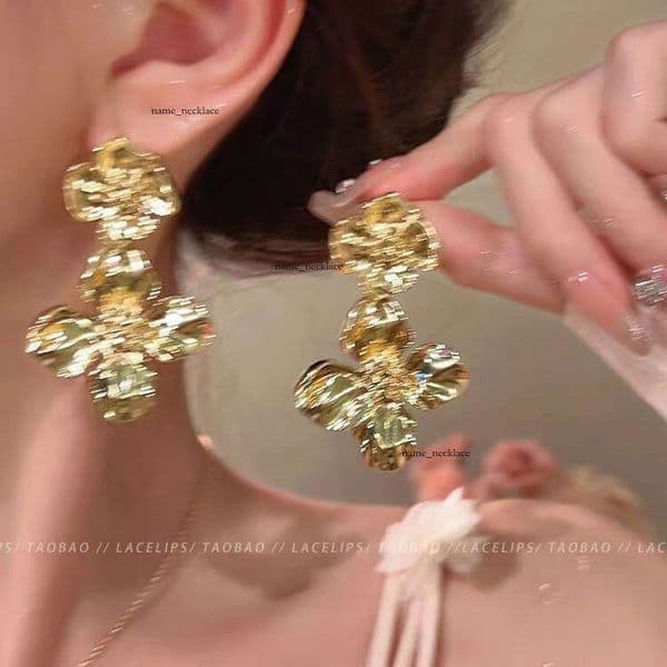 New Exaggerated gold Flower Women, Fashionable and Unique Design, High-End Long Versatile Earrings for Women