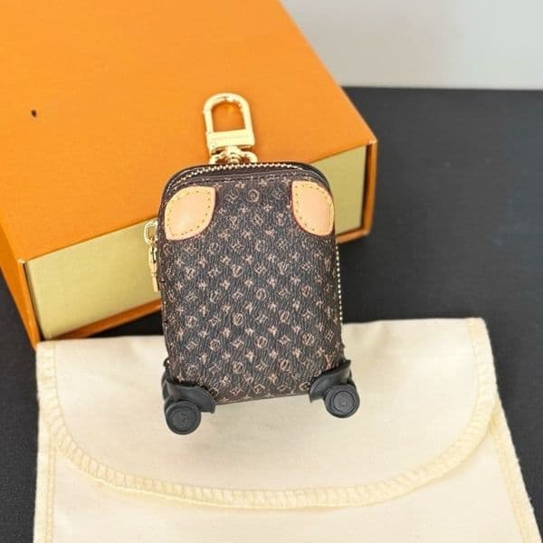 Classic Bag Charm Key Holder Keychains Leather Pendant Key Coin Pocket Luggage Bag Charm Car Keychain for Men Women Gift