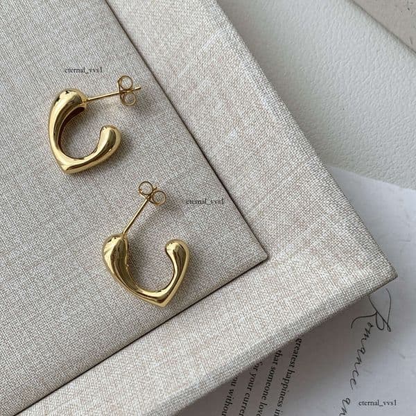 Jewelry Luxury style S925 sterling silver geometric heart-shaped earrings high-end minimalist heart stud earrings