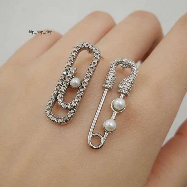 Unique AB-style pearl paperclip for women, niche design, fashionable ear accessories, sweet and cool style pin earrings