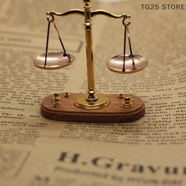 Mini Vintage Antique Justice Scale Model Ornament Miniature Balance Scales Exquisite Home Decoration Kids Gift 26Y0321