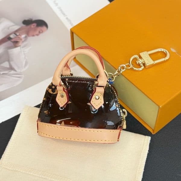 Classic Bag Charm Key Holder Keychains Leather Pendant Key Case Purse Mini Bag Charm Car Keychain for Men Women Gift