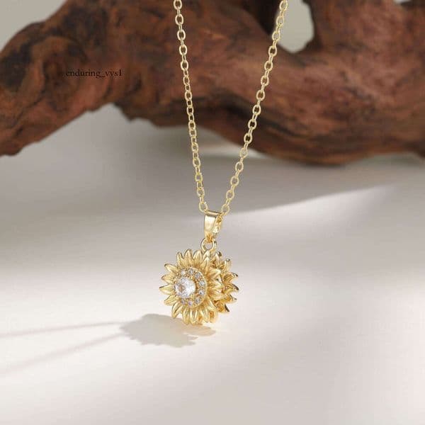 Silver Necklace Sunflower Light Luxury Fashion Collarbone Chain 18k Gold Moissanite with Diamonds Wholesale