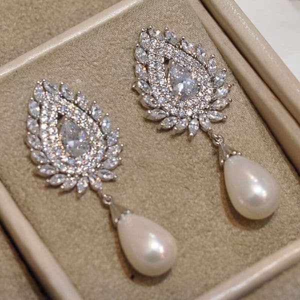 light luxury socialite-style wedding earrings exquisitely crafted luxurious Moissanite-studded for women faux pearl bridal earrings