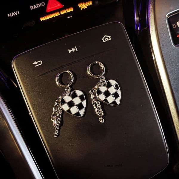 Heart-shaped checkerboard earrings, 2025 new trendy and stylish niche for women, tassel chain earrings