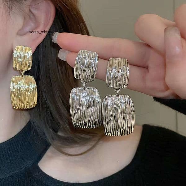 INS trendy metallic square striped fashionable versatile, 18k European GRA and American cross-border 14k high-end earrings, new women's ear accessories