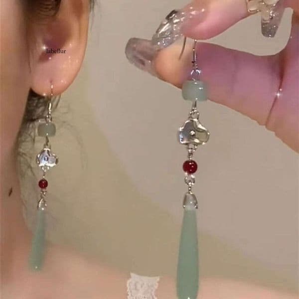 New Chinese-style Song Dynasty ethnic tassel earrings women, trendy elegant, retro ancient style, suitable for cheongsam and Hanfu