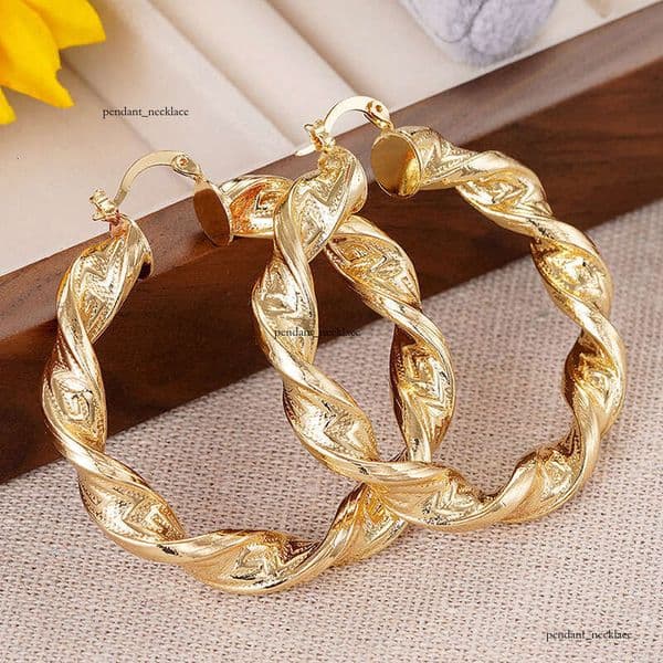 manufacturer wholesales Middle Eastern earrings for women spiral niche design fashionable jewelry shiny golden jewelry