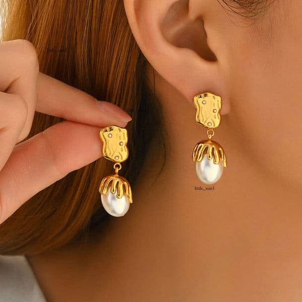 Jewelry Moissanite Jewelry French-style for women 925 Sterling Silver 18K Gold niche design elegant and versatile pearl titanium steel earrings wholesale