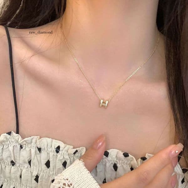 Letter H Pendant Necklace Light Luxury Niche Design Short Clavicle Chain 2025 New Ins Cold Style Accessory