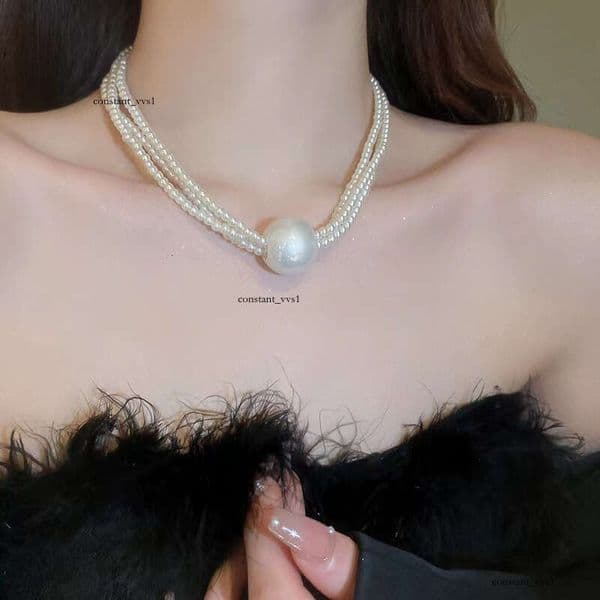 Pure Desire~French-style light luxury niche pearl necklace for women, high-end and stylish, hot girl vibe, versatile collarbone chain with a unique design