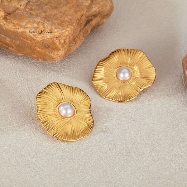 French-style elegant fashionable retro for women versatile high-end titanium steel earrings with lotus leaf design and pearls wholesale