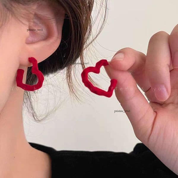 New Year Red Velvet Hollow Heart Earrings for Women, Unique Design, Autumn and Winter High-End Earrings, Niche Festive Jewelry