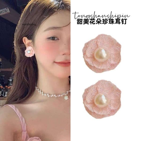 Camellia Dream: Ultra-fairy-like French lace flower pearl earrings, high-end niche, elegant and gentle earrings