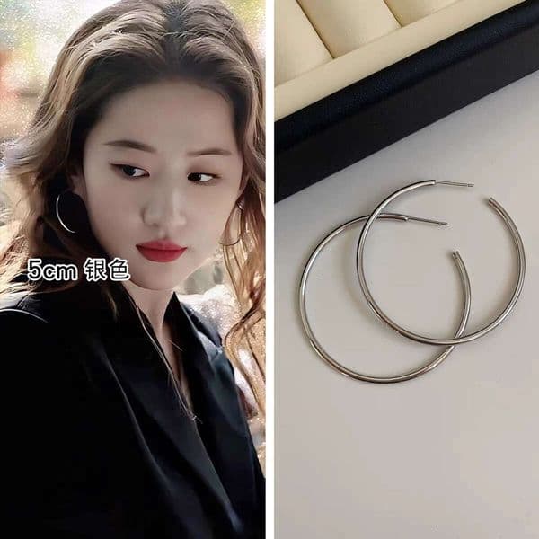 Recommended! Ultra-thin plain silver needle women, 2025 new model, hoop for square and round faces, high-end earrings