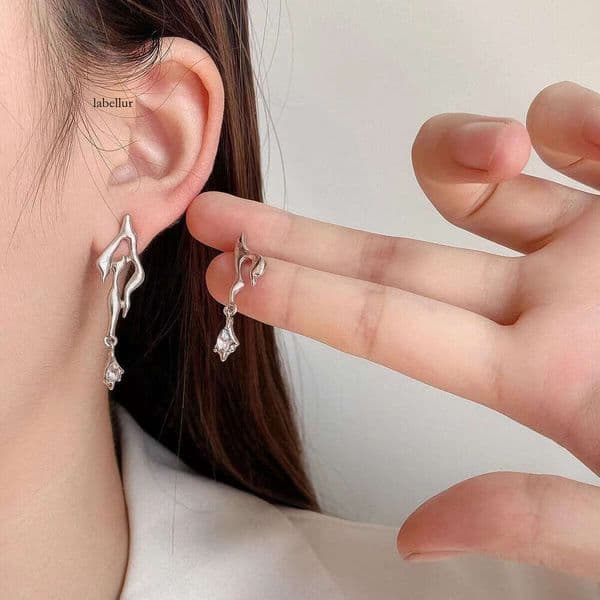 New trendy unique irregular zircon for women, ins niche design, versatile and minimalist style earrings