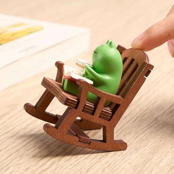 1PC Frog Rocker Chair Cute Japanese Healing Small Car Center Control Office Desktop Decoration Figurines 26Y0321
