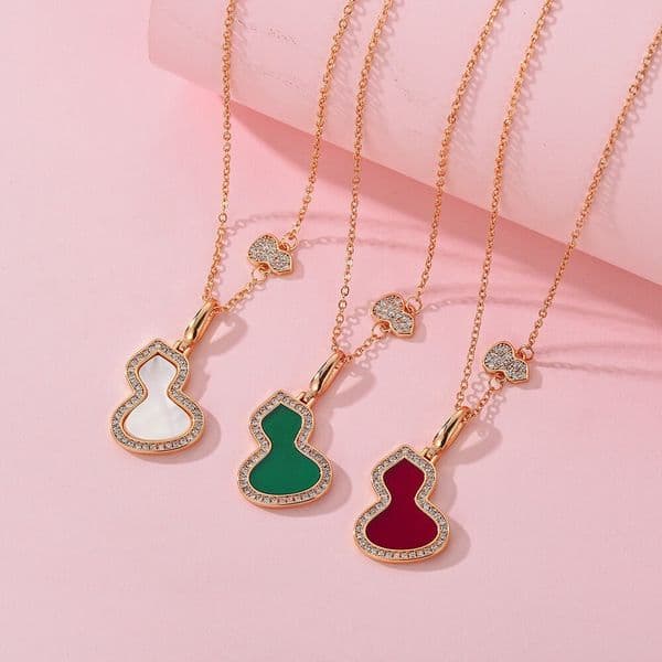 High-Quality Exquisite Red Agate Gourd Necklace for Women Chinese Style Elegant Niche Design High-End White Mother-of-Pearl Clavicle Chain