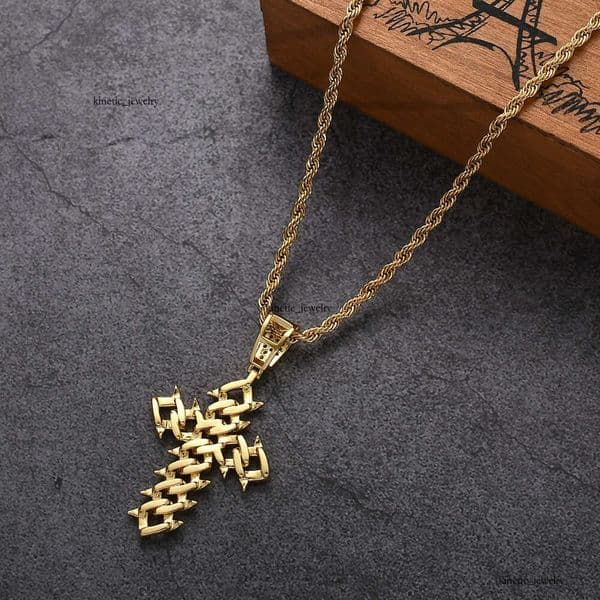 Jewelry Hip Hop jewelry diamond-shaped large pendant Silver inlaid with Moissaniteium necklace Cuban cross pendant